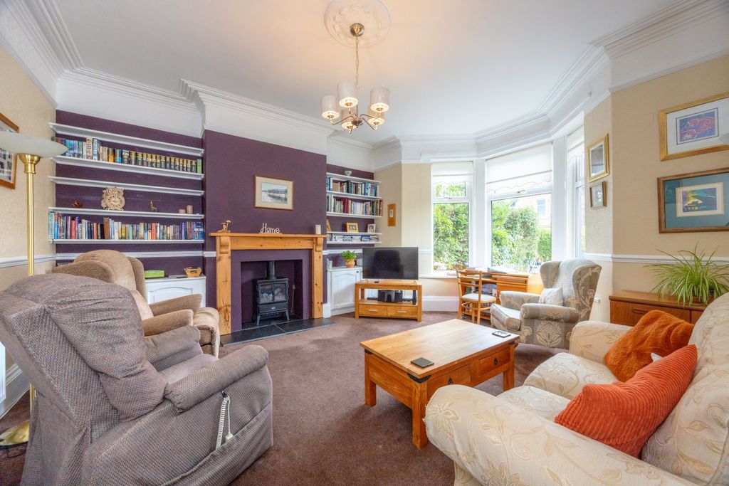 Property photo 2 of 32
