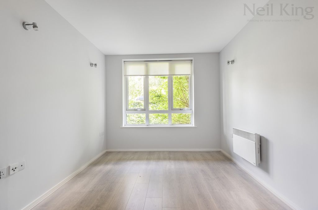 Property photo 2 of 19 4646882