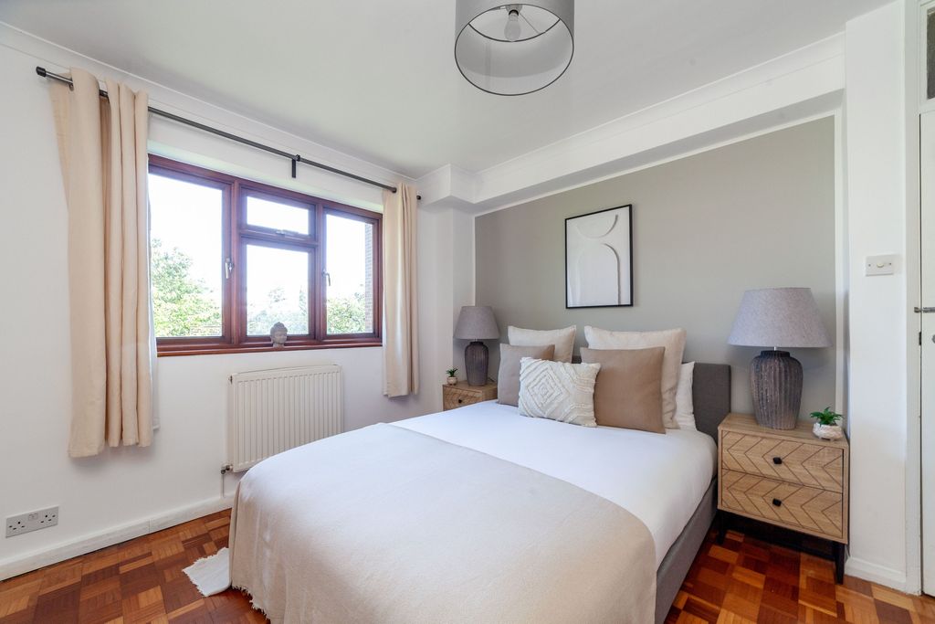 Property photo 3 of 35 Bedroom