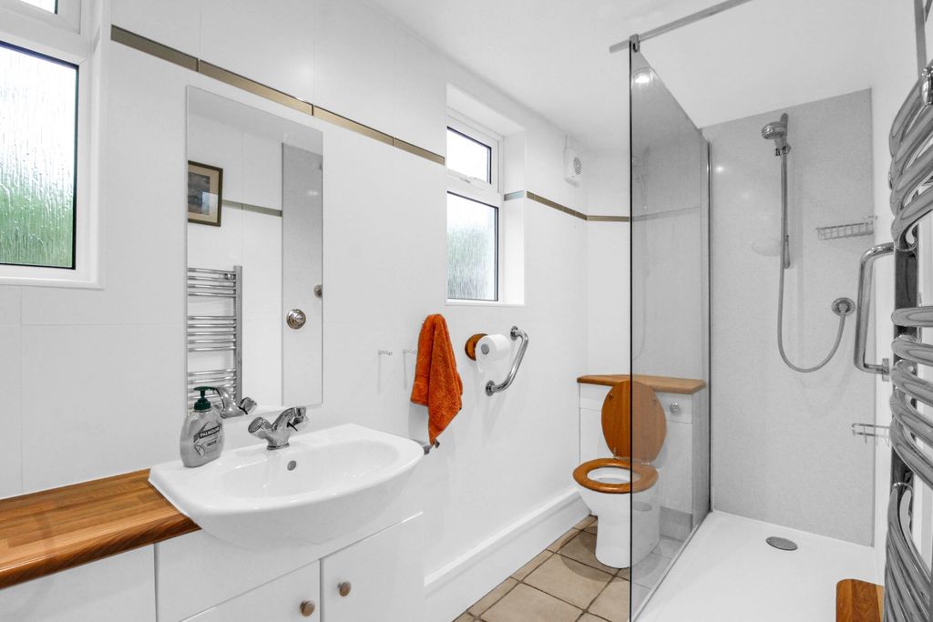 Property photo 3 of 21 Shower Room