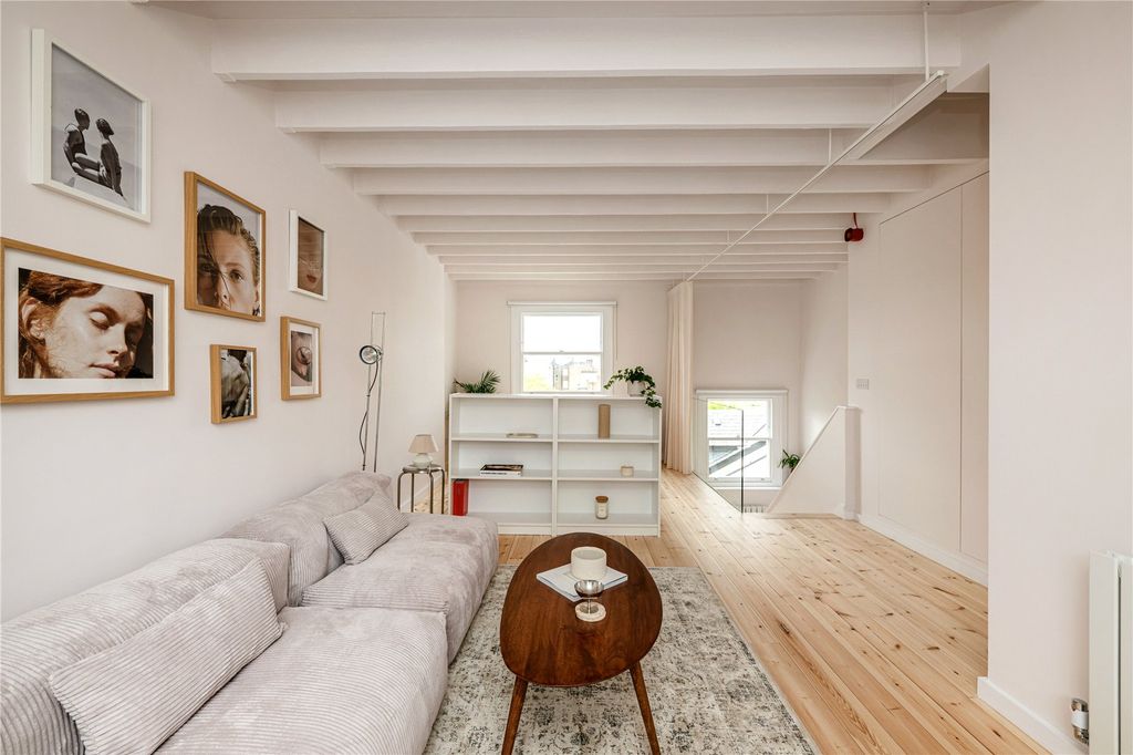 Property photo 3 of 10 Reception Area