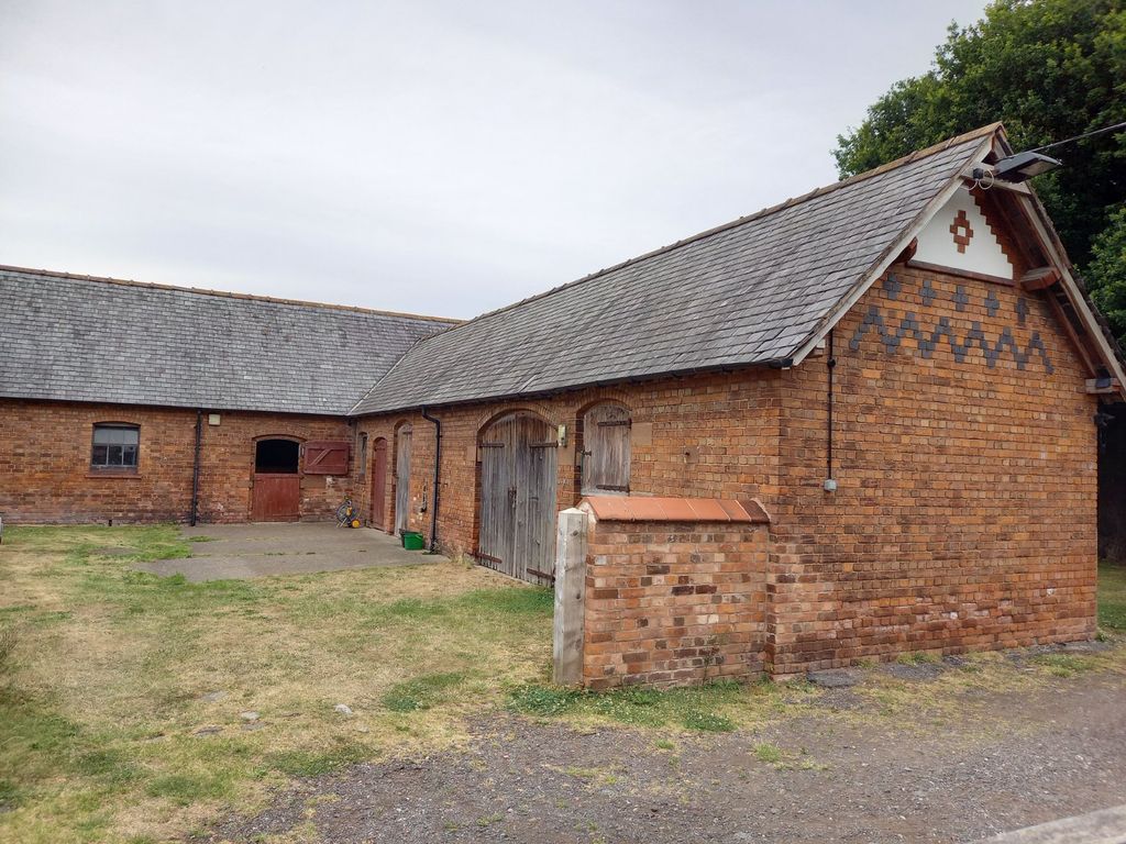 Property photo 2 of 6 Side Elevation