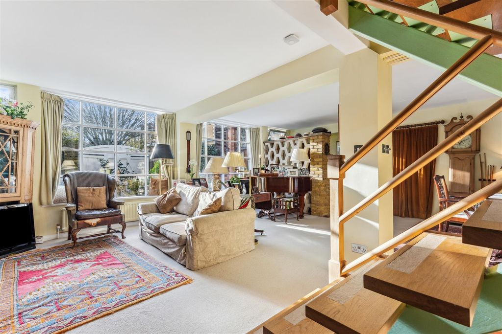 Property photo 3 of 20 Grove Park Gardens, W4 - For Sale