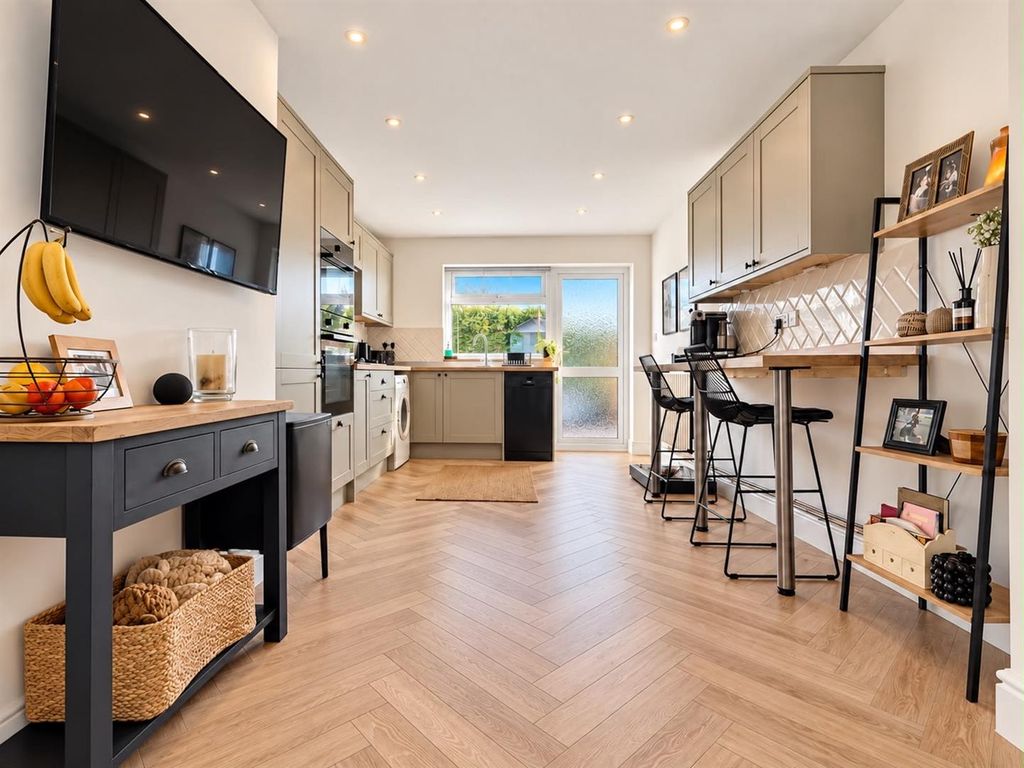 Property photo 3 of 20 5Db703Ea-38E9-4055-8Aa4-5Dca69Eb17Fa.Jpg