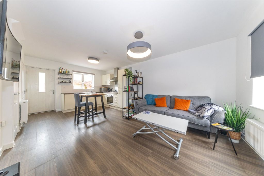 Property photo 3 of 17 Kitchen/Living