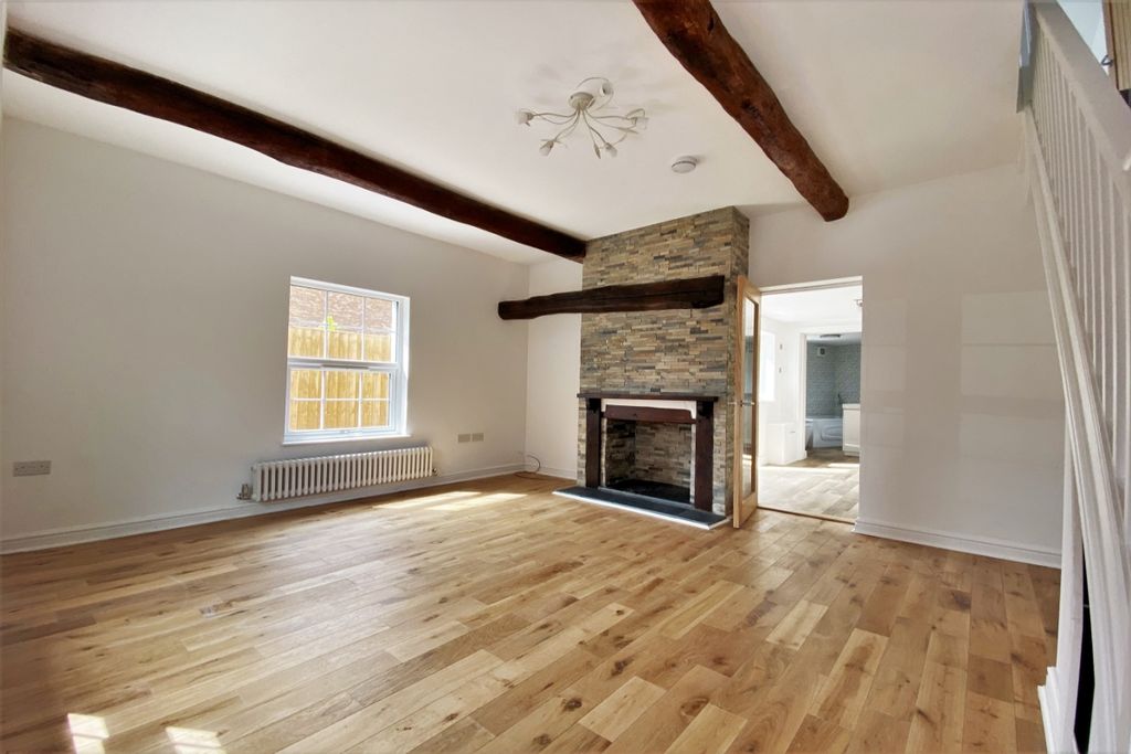 Property photo 2 of 11 Lounge