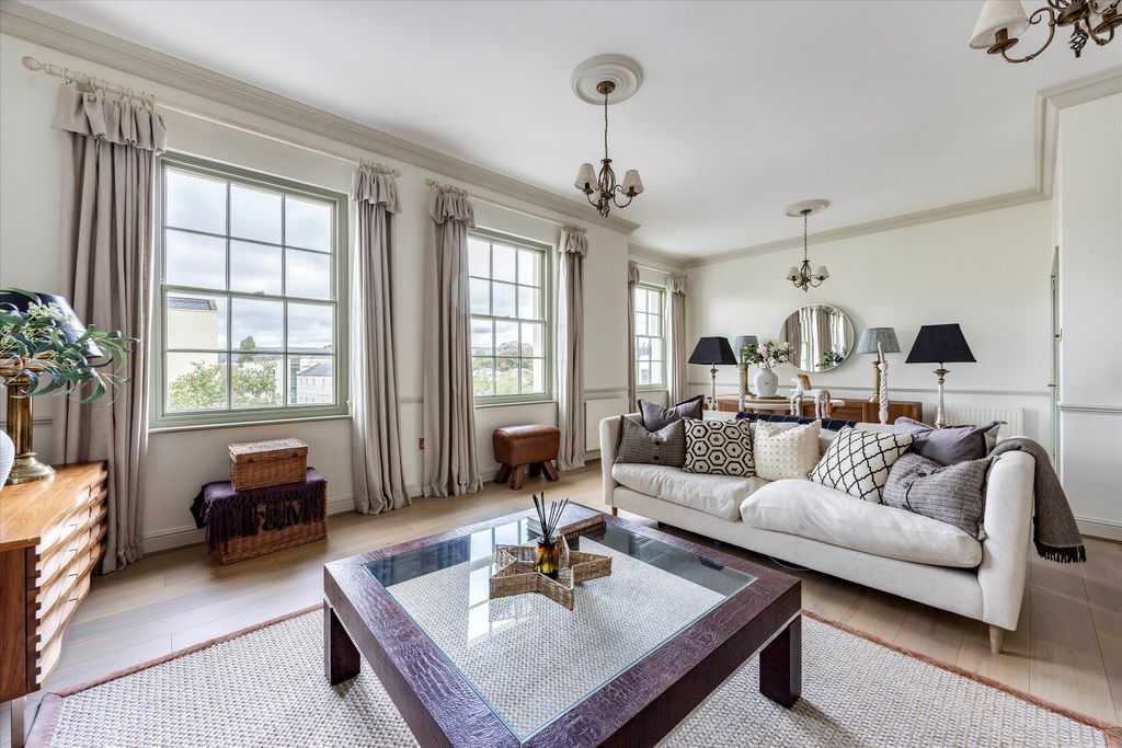 Property photo 2 of 18 Image