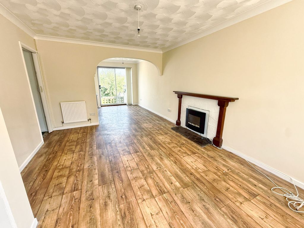 Property photo 2 of 13 Lounge