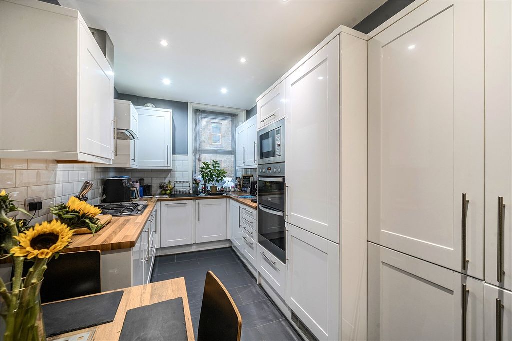 Property photo 2 of 17 Picture No. 15