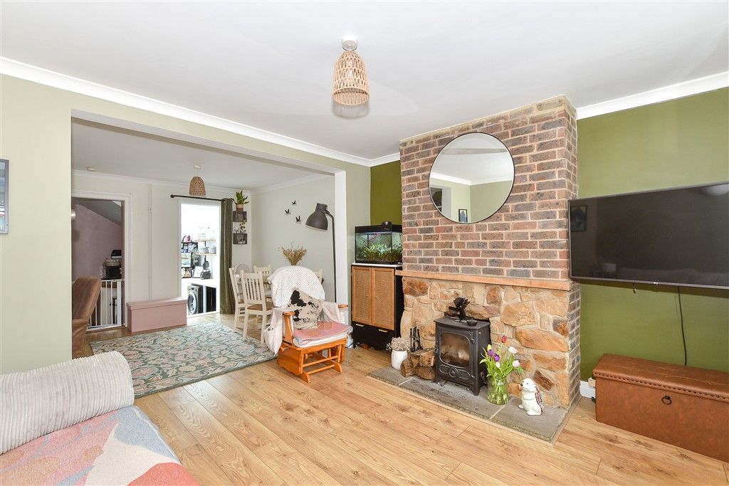 Property photo 3 of 11 Lounge