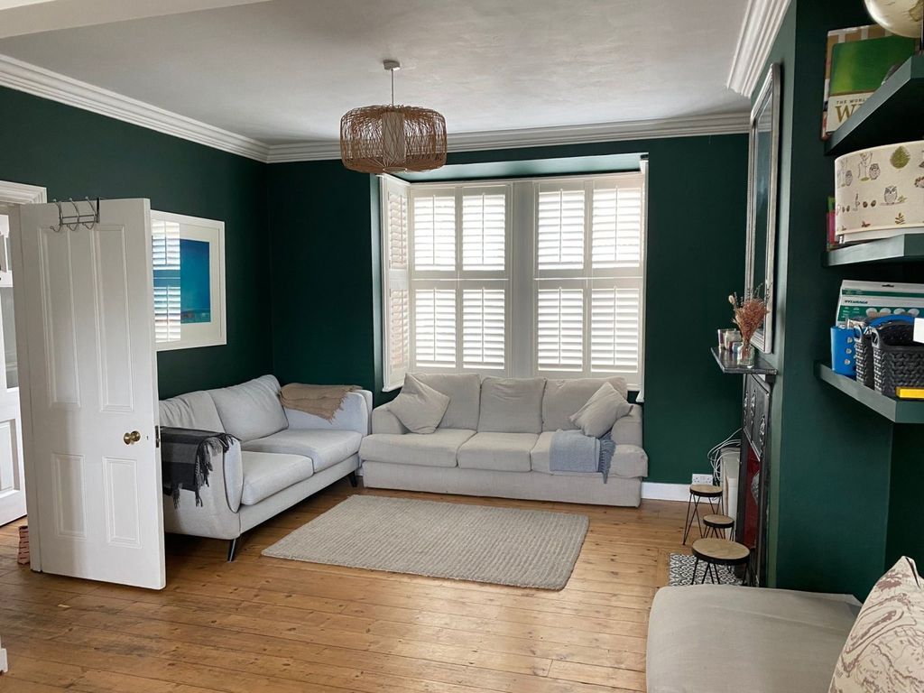 Property photo 2 of 17
