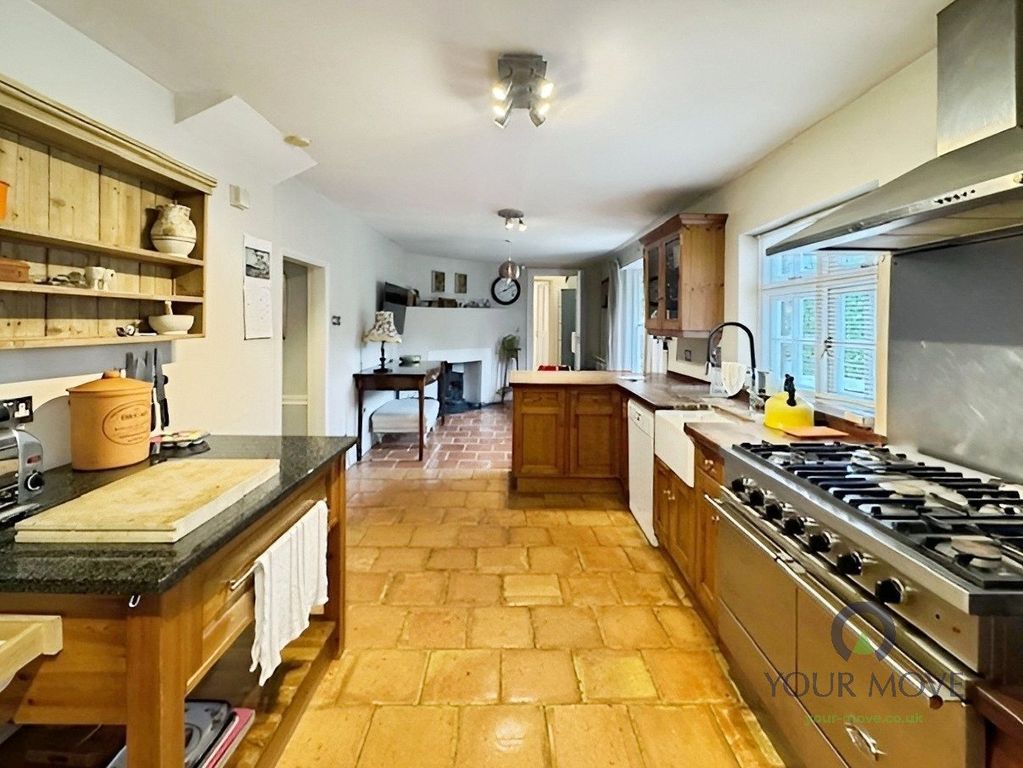 Property photo 2 of 28 Picture No. 15