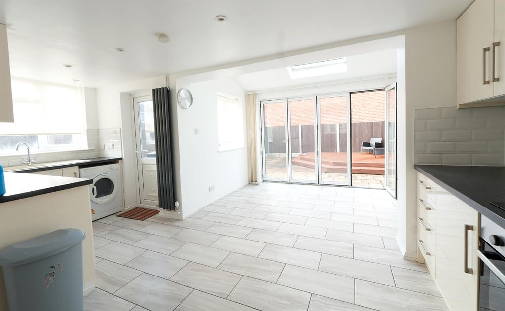 Property photo 3 of 11 3