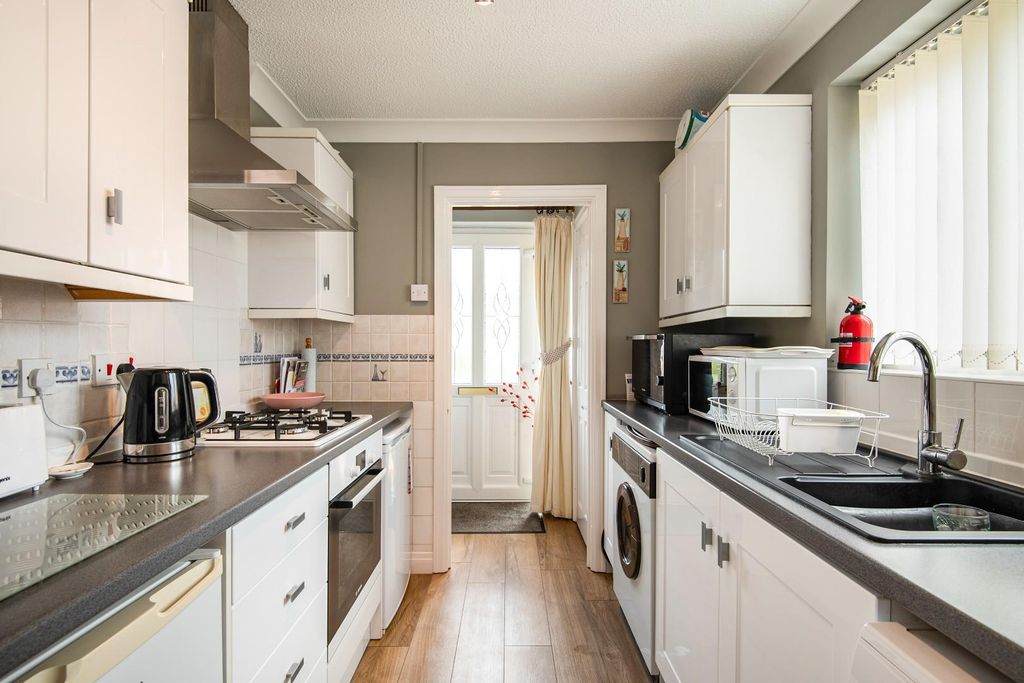 Property photo 2 of 18 6Loxleyclose-2.Jpg