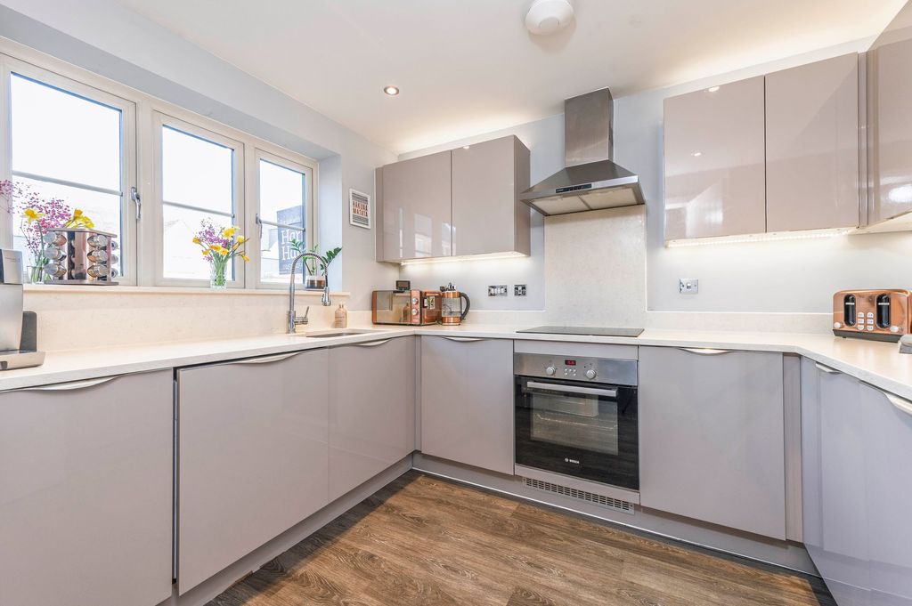 Property photo 3 of 21 Kitchen