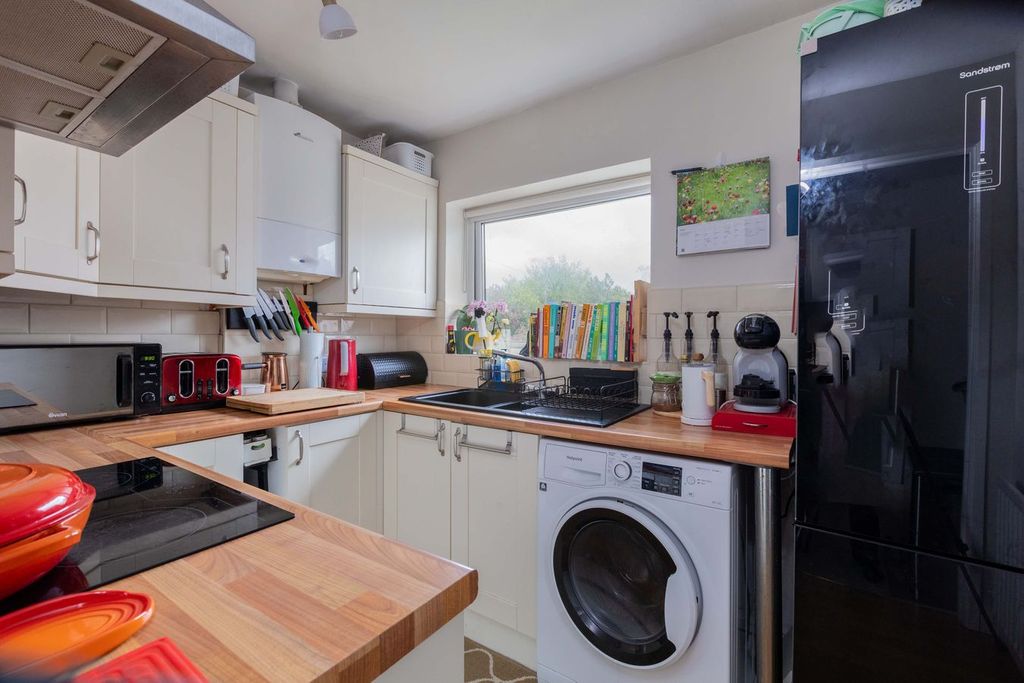 Additional image 5 of 2 bed flat for saleBrunel Road, Maidenhead SL6