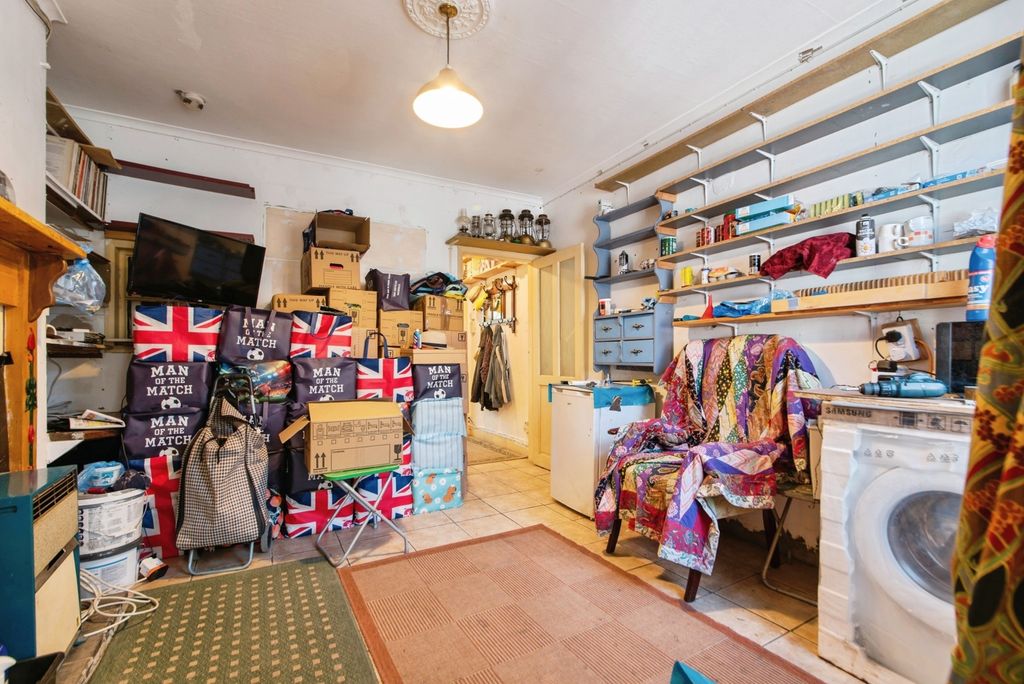 Property photo 3 of 18 Pbox-Img.Jpg