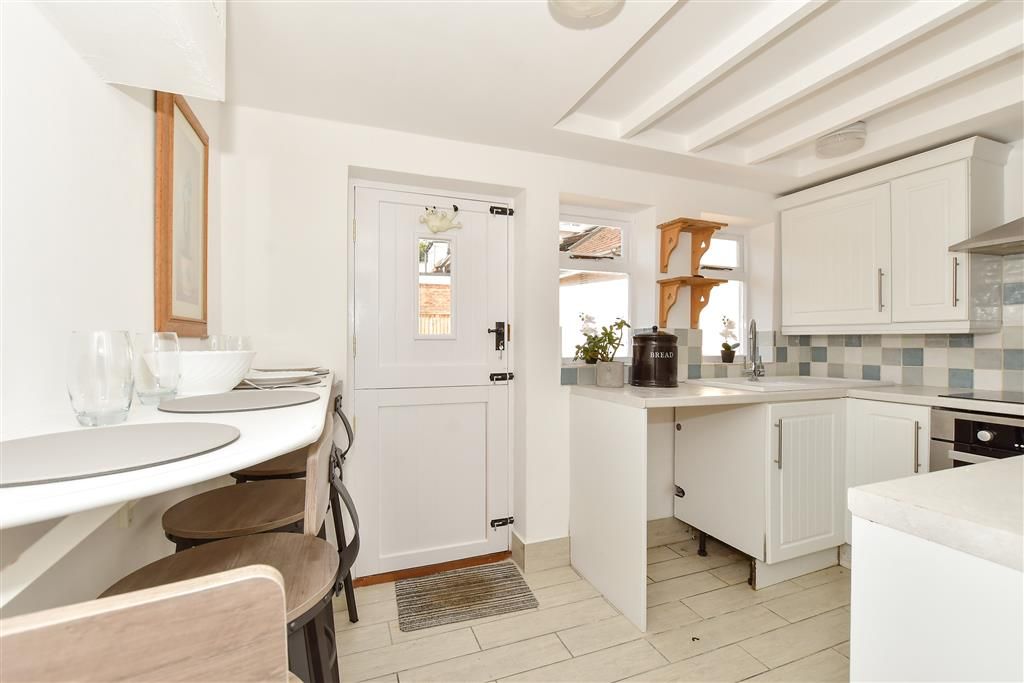 Property photo 3 of 10 Kitchen
