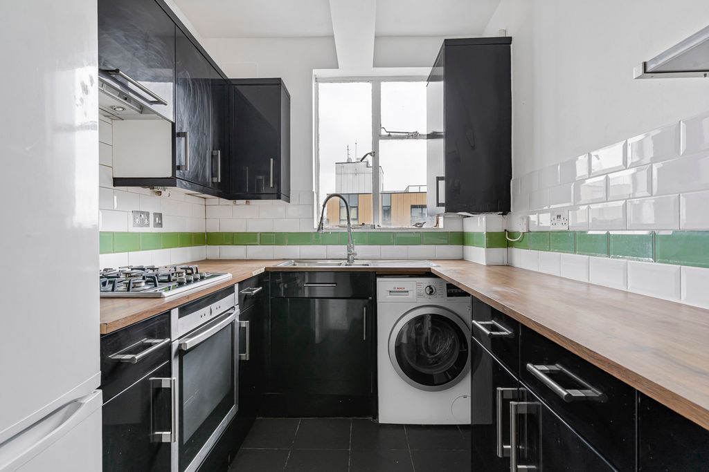 Property photo 3 of 9 Kitchen