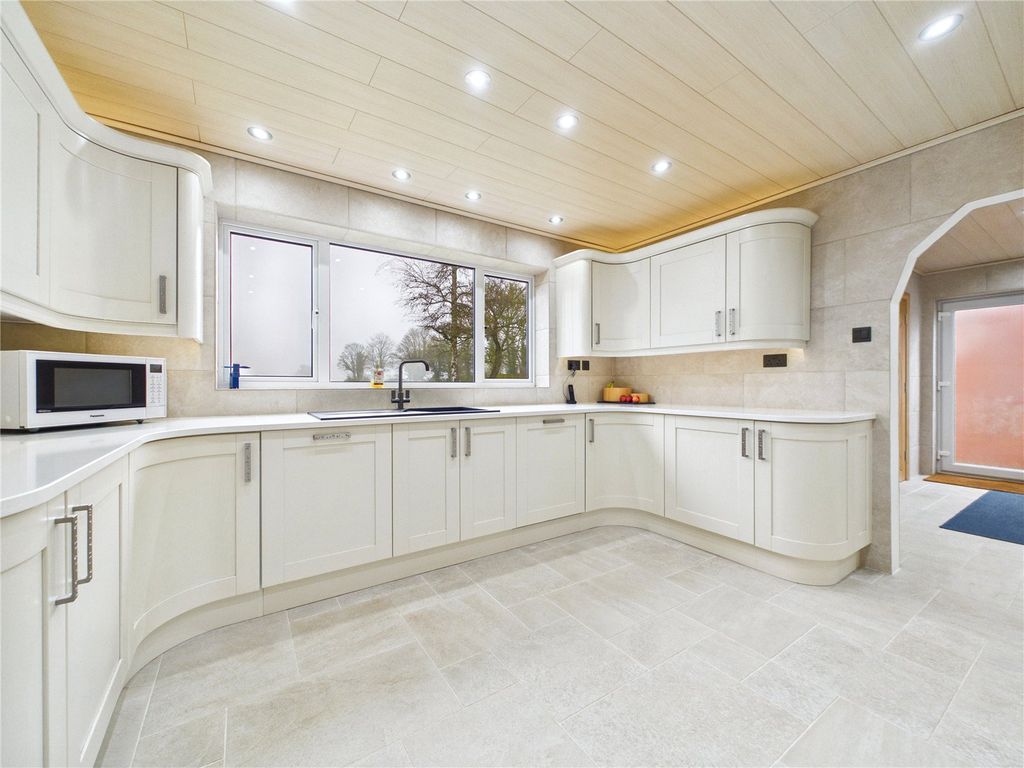 Property photo 3 of 24 Picture 3