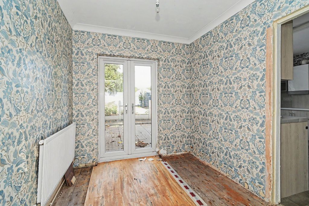 Property photo 3 of 18 257 Kingsway Park, Urmston, Manchester M41 7EE