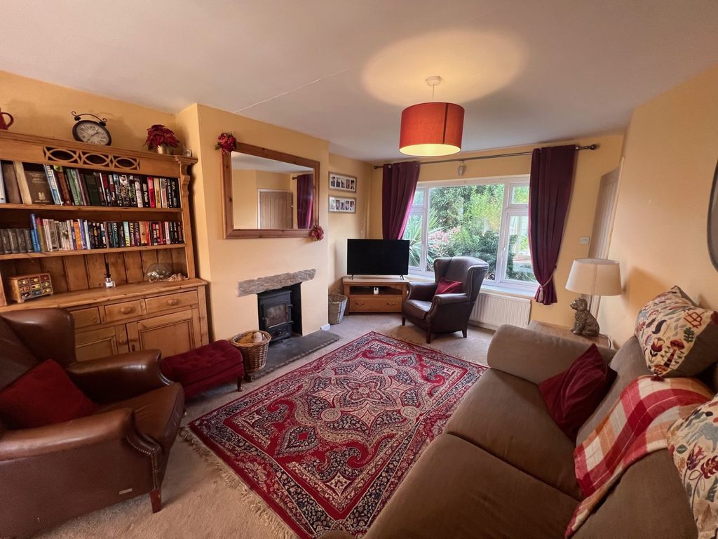 Property photo 2 of 12 Lounge