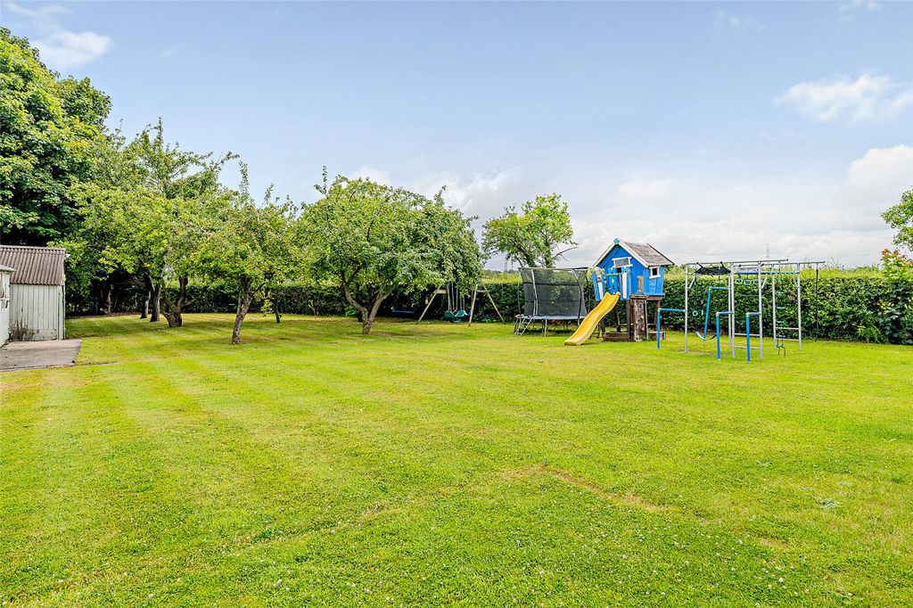 Property photo 3 of 33 Garden