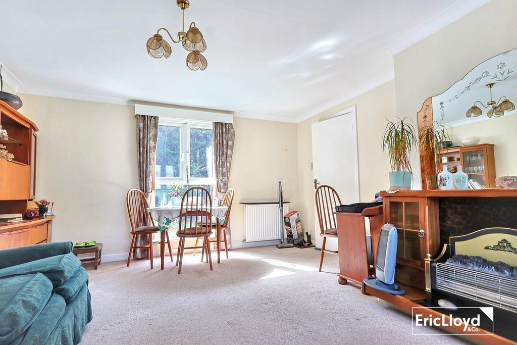 Property photo 3 of 11 Photo 8