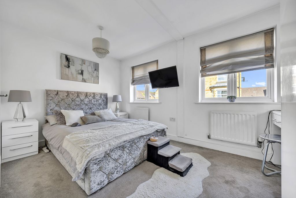 Property photo 3 of 24