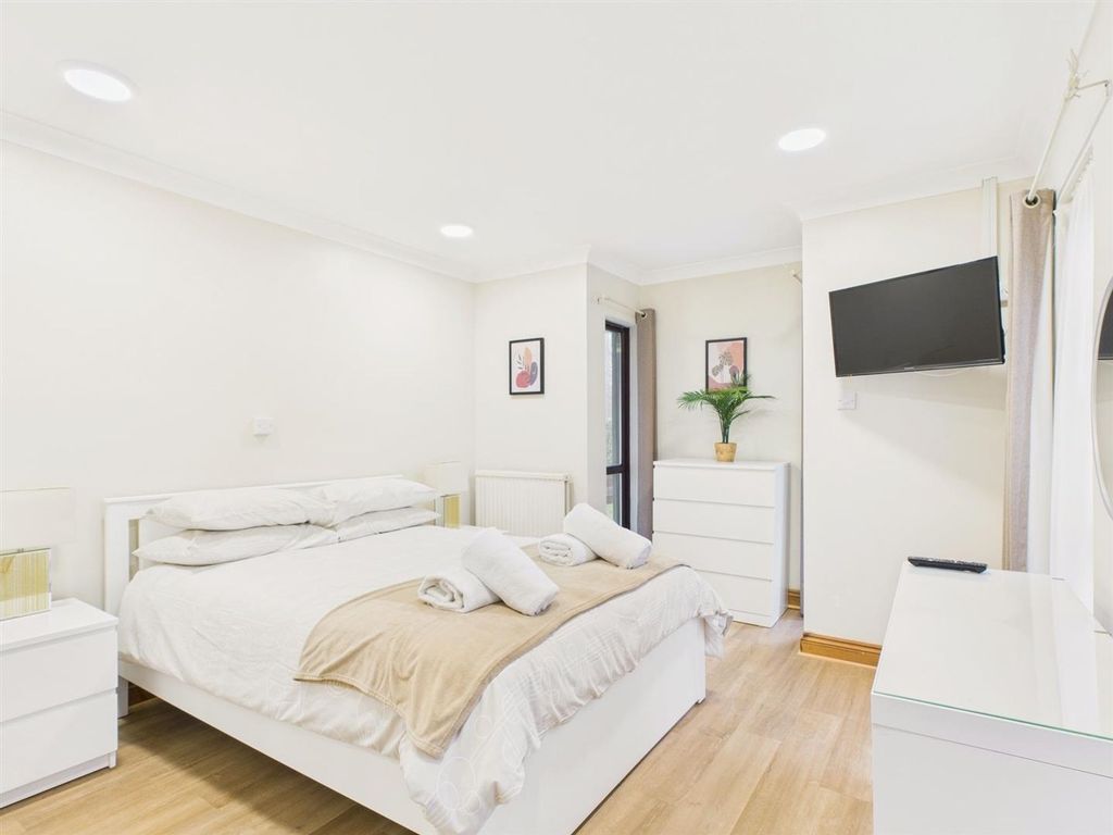 Property photo 3 of 32 Front Double Bedroom