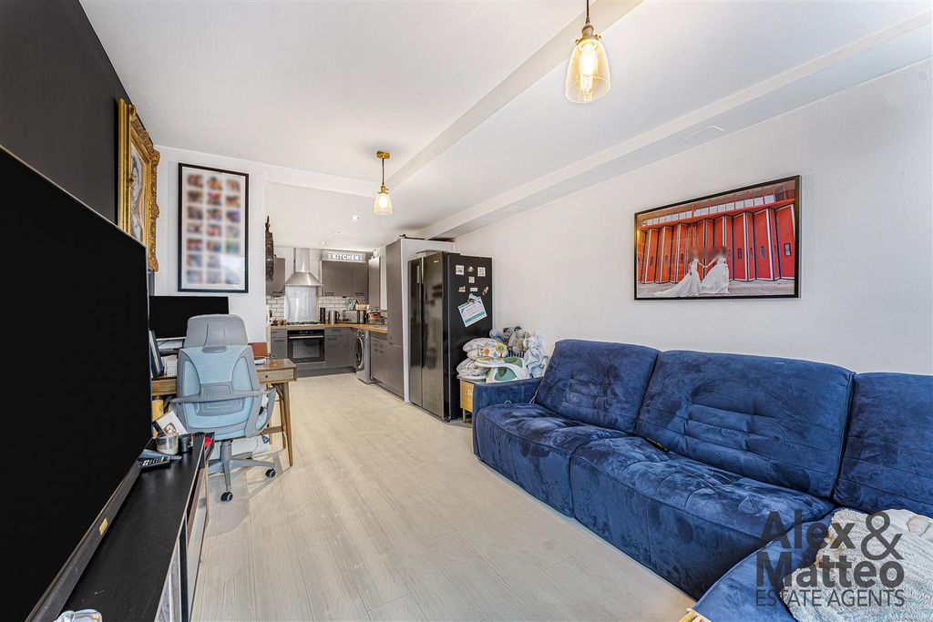 Property photo 3 of 12 Corelli Court