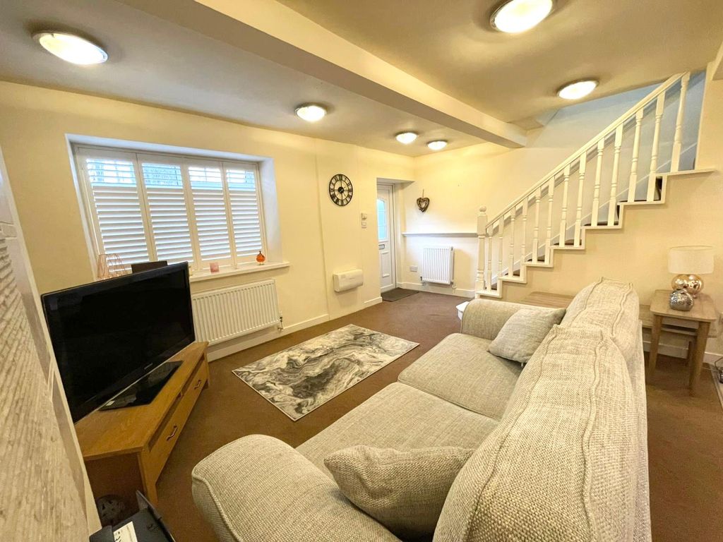 Property photo 2 of 10 Living Room