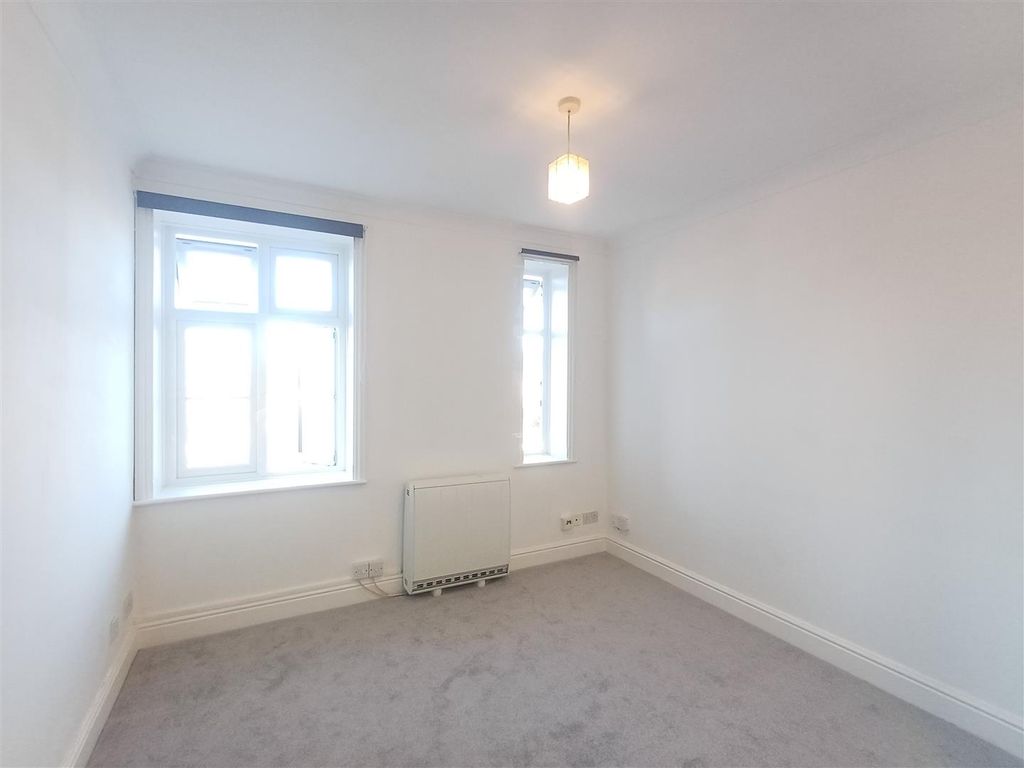 Property photo 2 of 10 Living3.Jpg