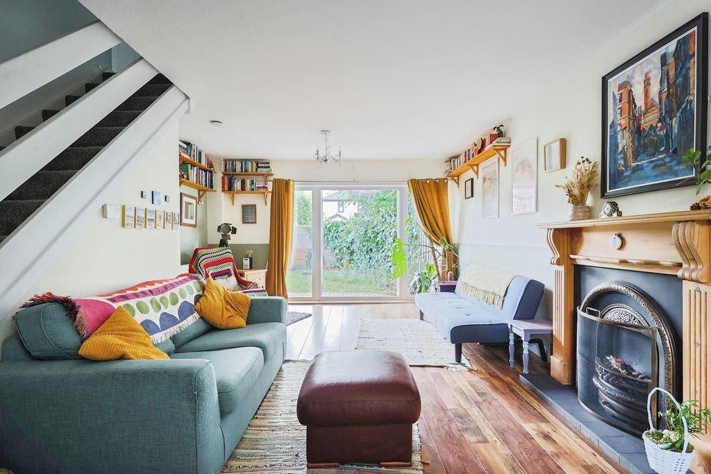 Property photo 3 of 17 Photo