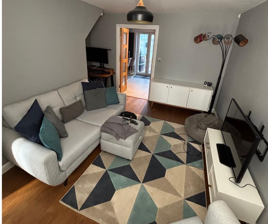 Property photo 2 of 11 Lounge