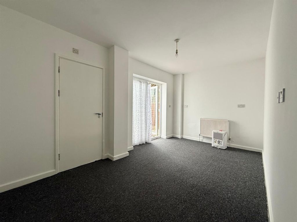 Property photo 3 of 9 Bedroom 1