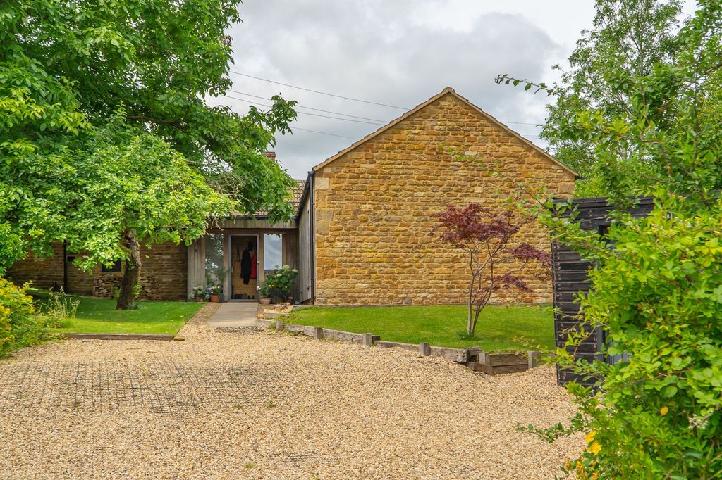 Property photo 3 of 41