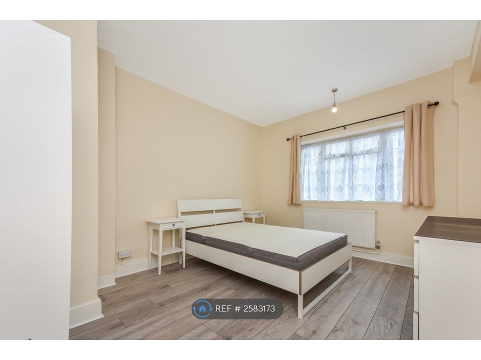 Property photo 3 of 9 Double Bedroom
