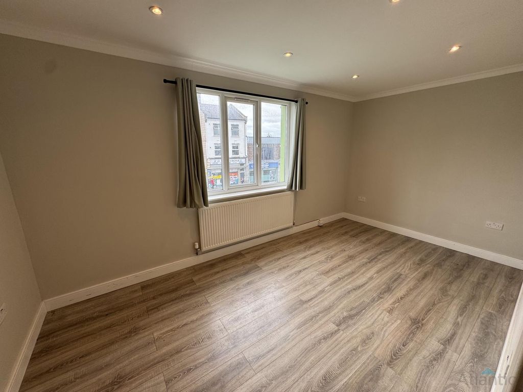 Property photo 1 of 5 1 Bedroom 1st Floor Flat