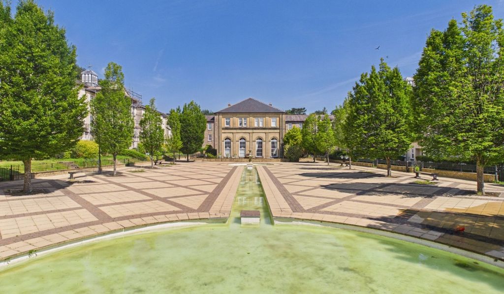 Property photo 2 of 25 The Piazza