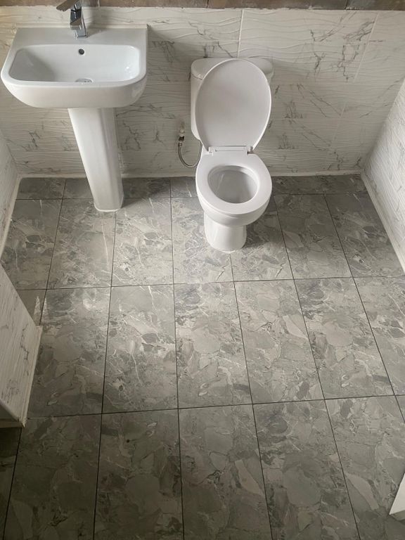 Property photo 1 of 11 Bright And Clean Single Toilet With Modern Pedesta...