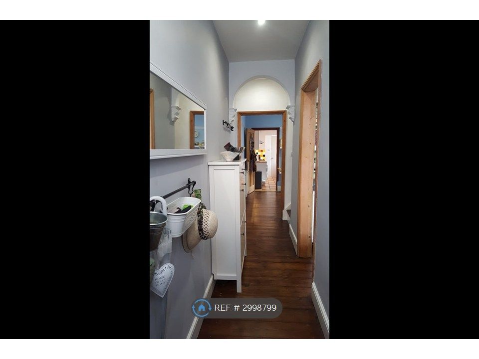 Property photo 2 of 21 Entrance Hallway
