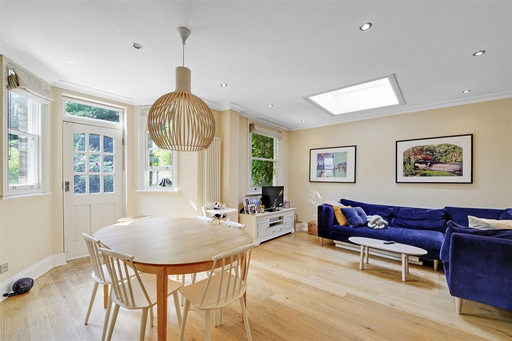 Property photo 2 of 9