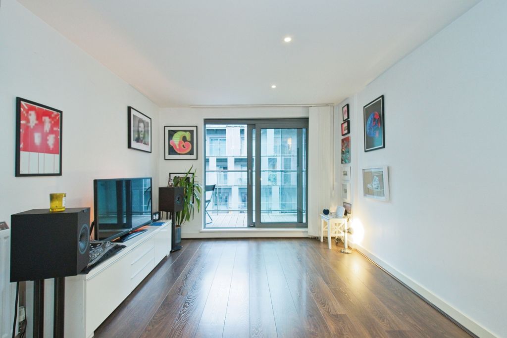 Property photo 3 of 16 Living Room