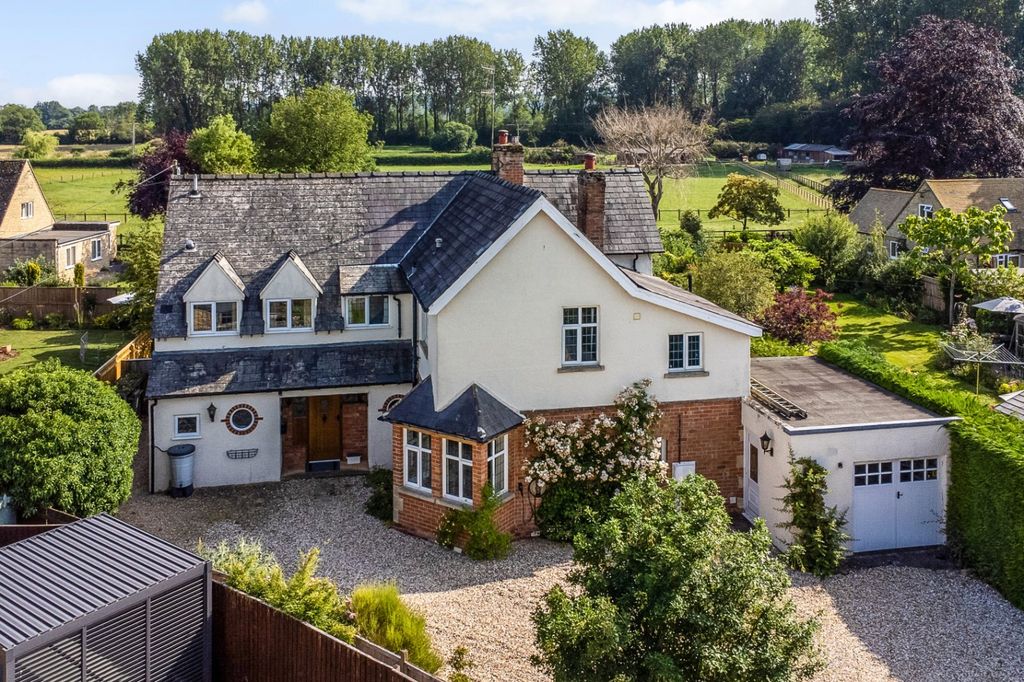 Property photo 1 of 19 Gorse Dene