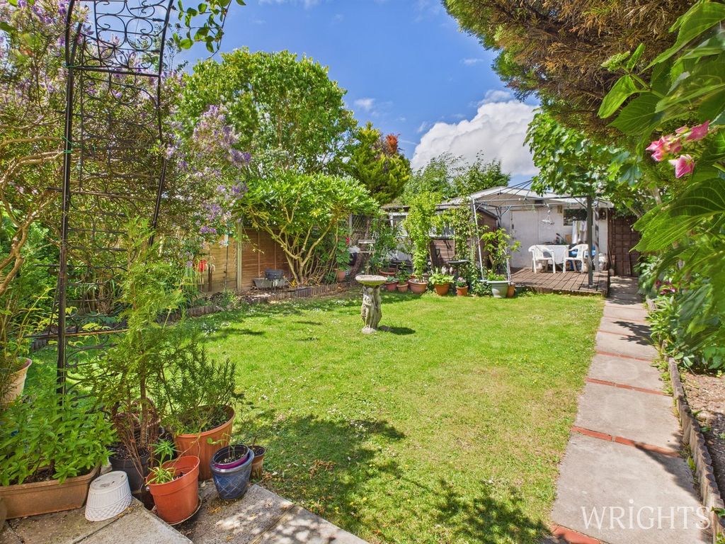 Property photo 2 of 18 Garden