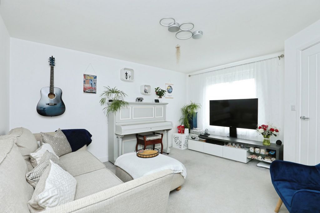 Property photo 3 of 17 Photo