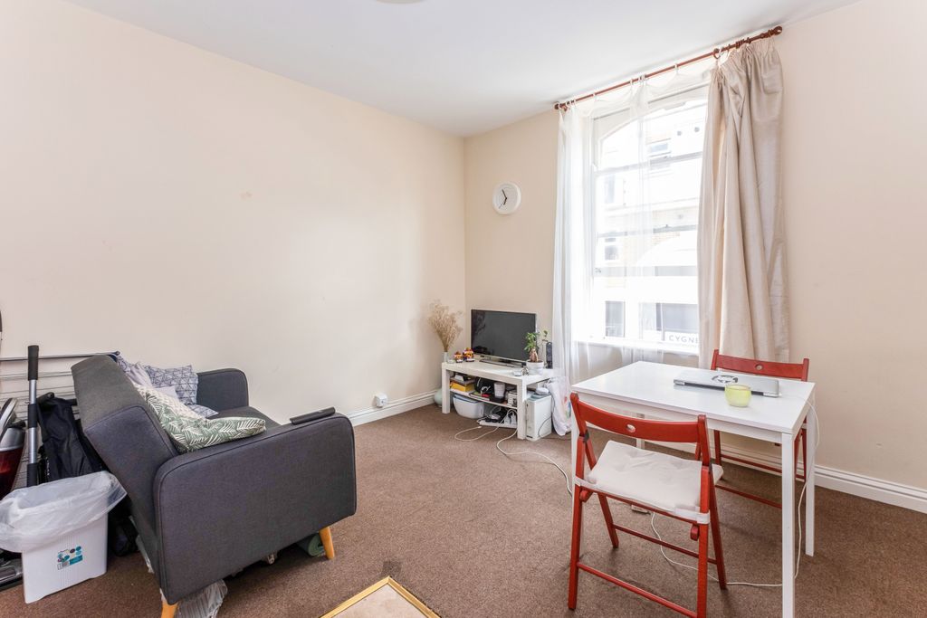 Property photo 3 of 8 9009B13B-6993-4B99-A