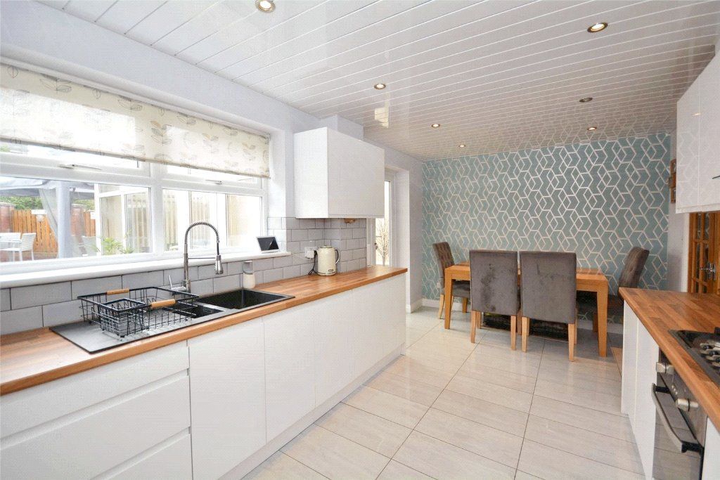 Property photo 3 of 20 Kitchen/Dinre