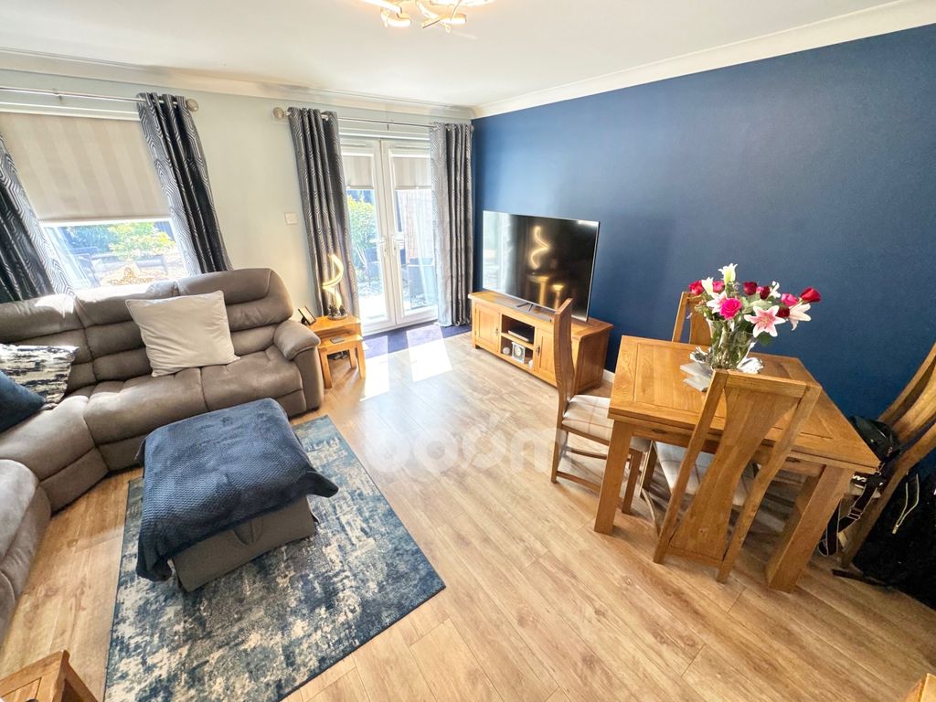 Property photo 3 of 19 Kirkfield Gardens, Renfrew Lounge